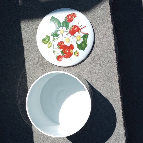 Decorative Ceramic Strawberry & Floral Container w/ Lid, Home Decor - Picture 3 of 5